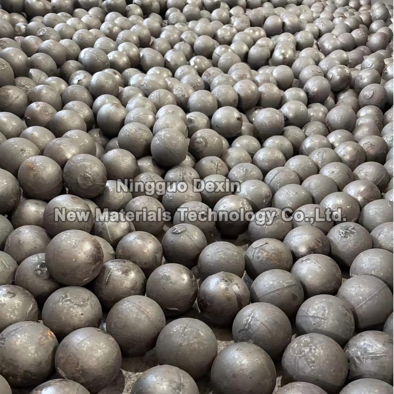 12.5mm to 90mm cast high chrome balls.jpg