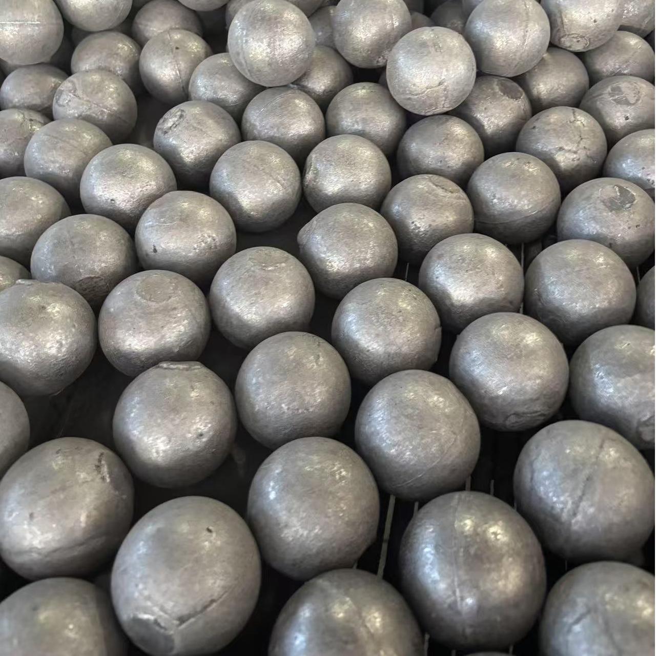 1761702472317793.jpg high cr cast grinding ball for ball mill used in mining.jpg